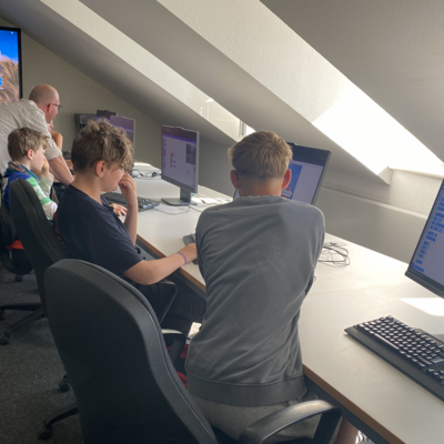 Bild vergr&ouml;&szlig;ern: Die IT-ler programmierten ihre eigenen Skripte im "Scratch"- Programm. Hier ist Spa� vorprogrammiert